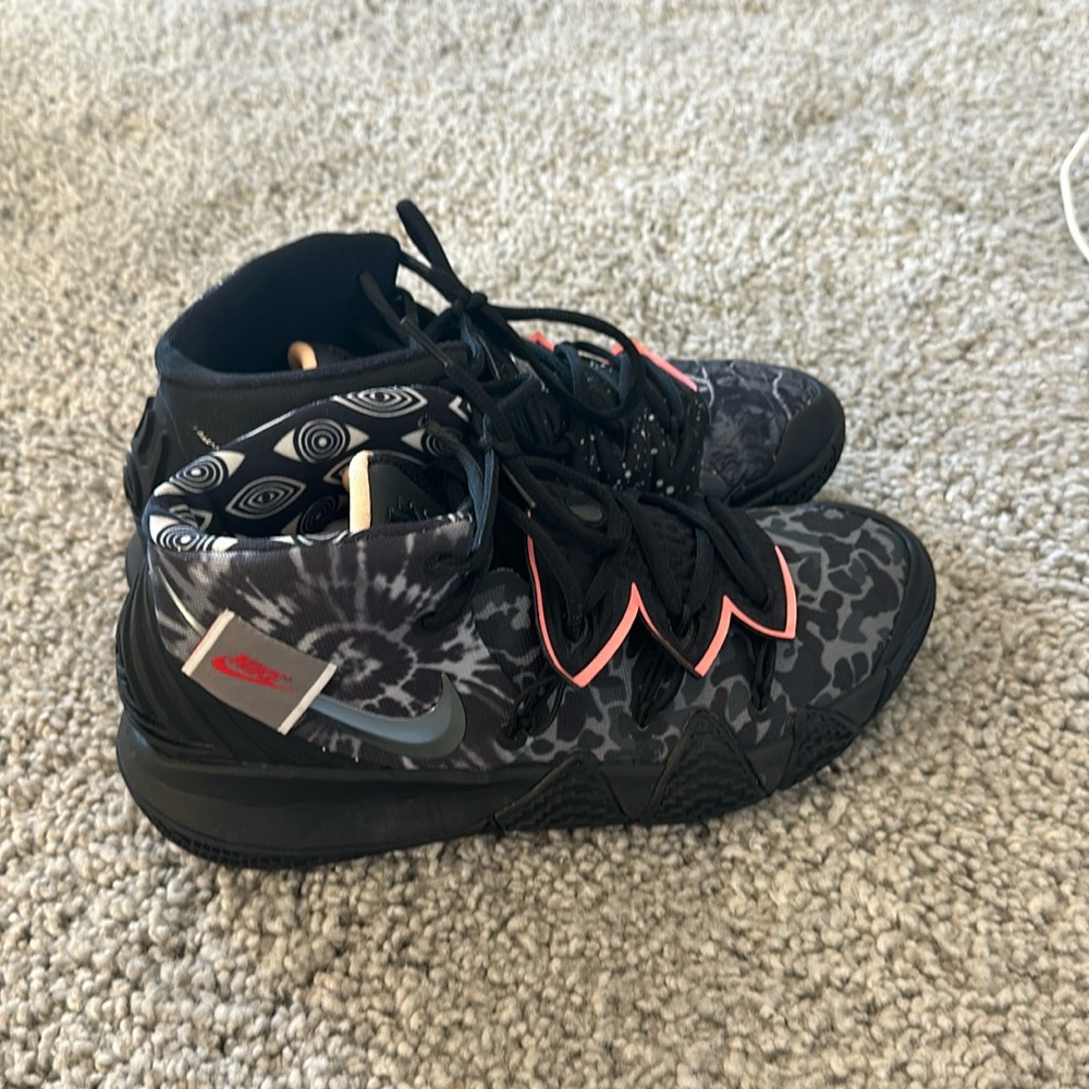 Great Condition. Nike Kyrie S2 What the. Size 8.5. NO BOX